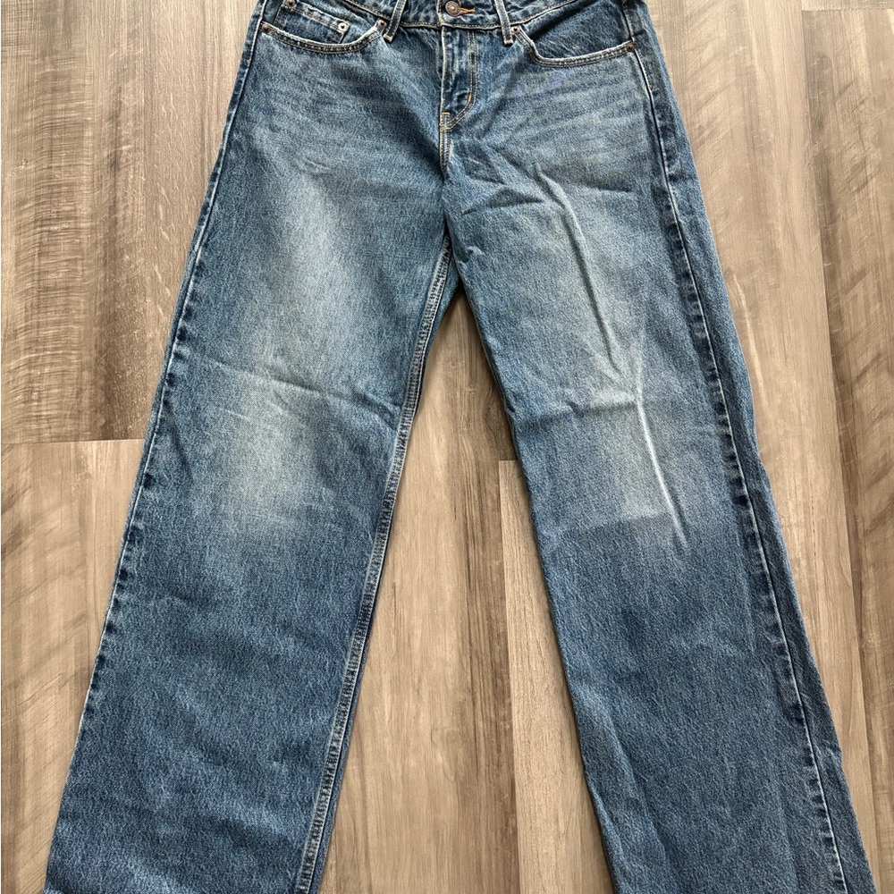 Levi's Women's Straight Leg Blue Jeans size 28, never worn